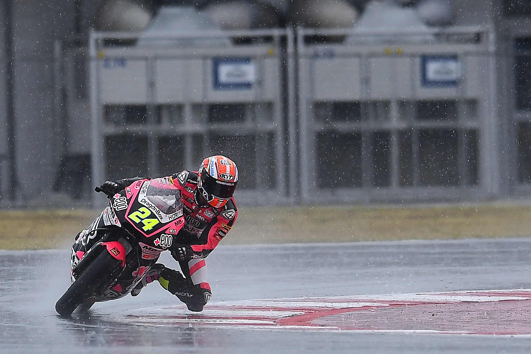 Moto2-IL METEO CONDIZIONA LA DOMENICA DEL GRAN PREMIO DI MISANO. CORSI SALVA LA GARA ALL’ULTIMA CURVA