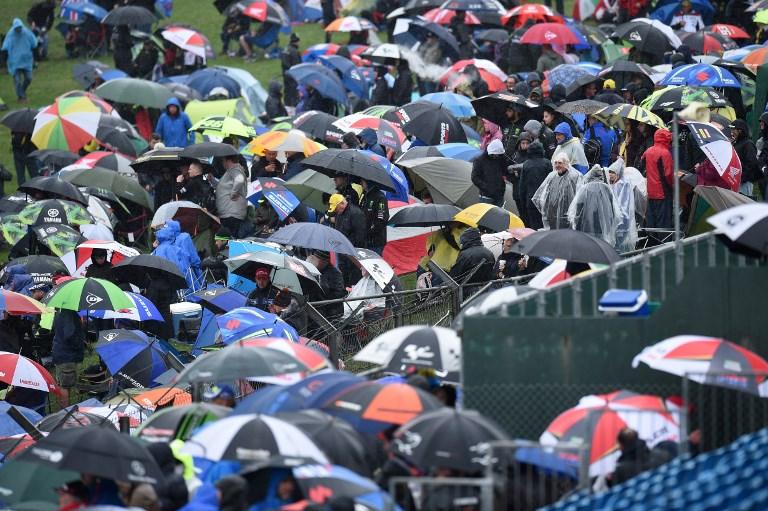 Moto2, pista allagata a Silverstone: cancellata la gara